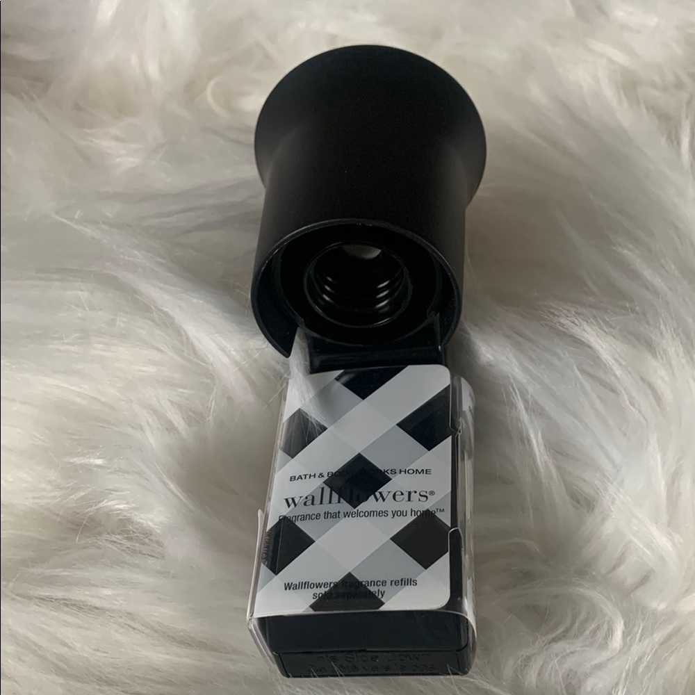 Bath & Body Works Black Wallflowers Fragrance Plug In